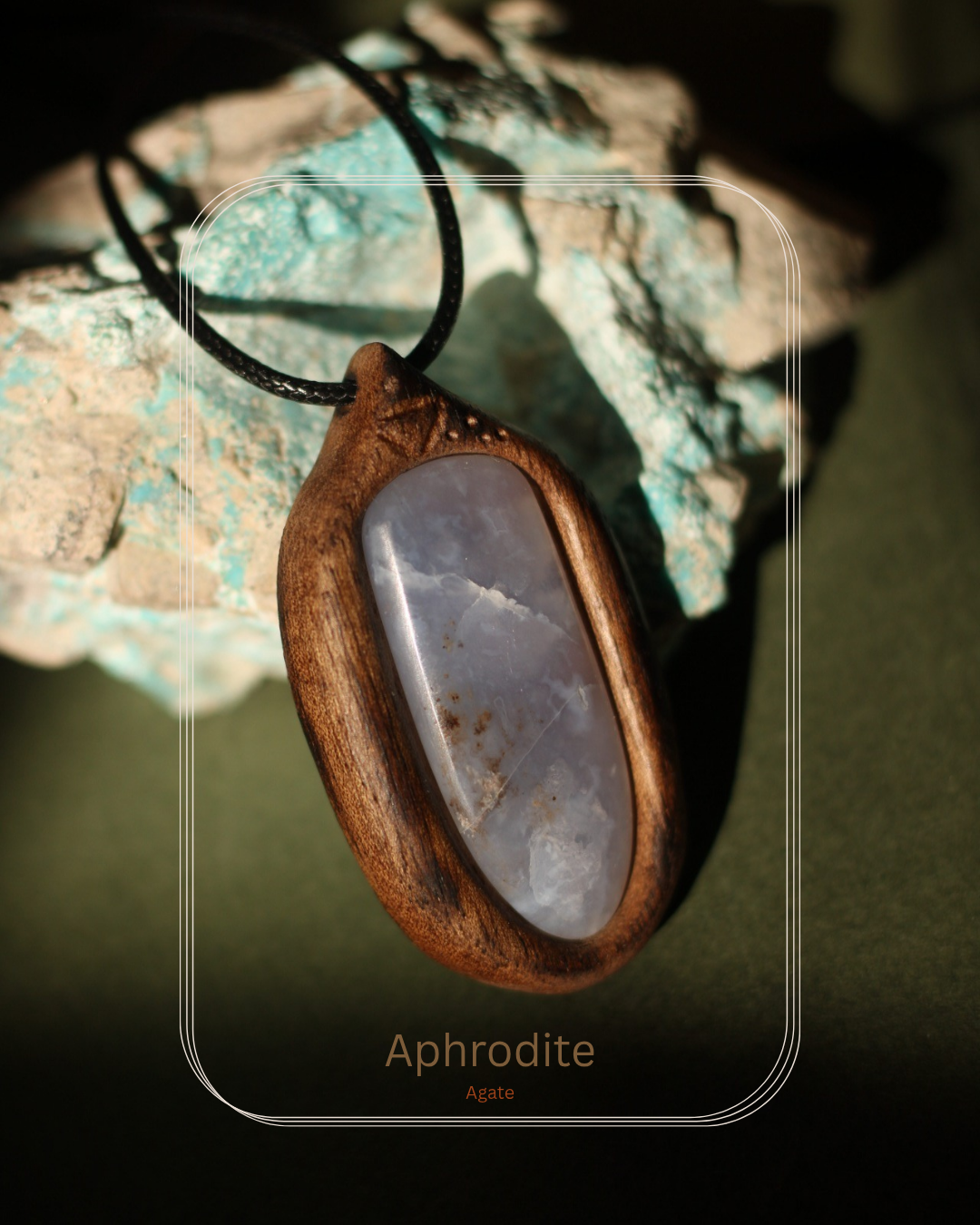 گردنبند چوب گردو و سنگ عقیق